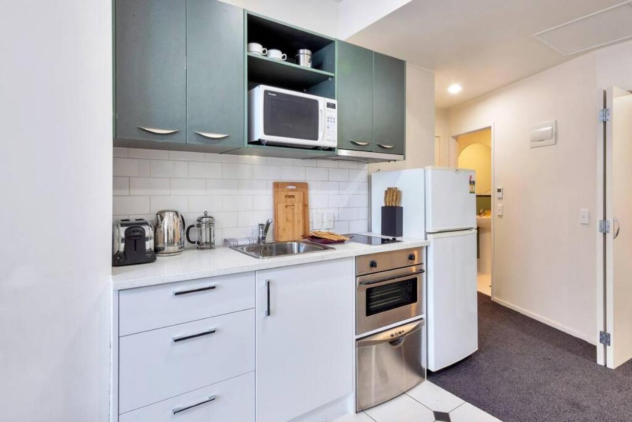 Urban Deco Apartment On Queen Street Auckland Bagian luar foto