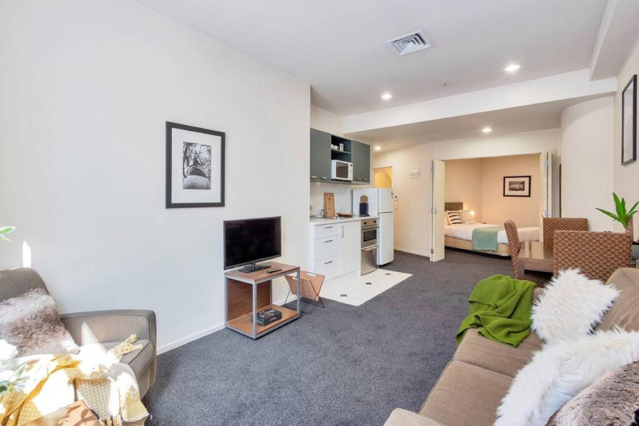 Urban Deco Apartment On Queen Street Auckland Bagian luar foto