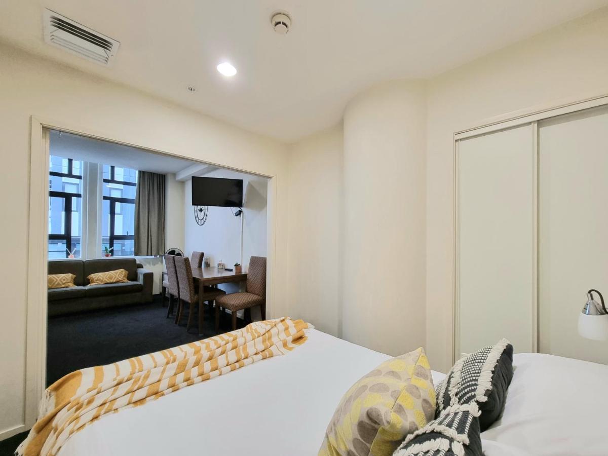 Urban Deco Apartment On Queen Street Auckland Ruang foto