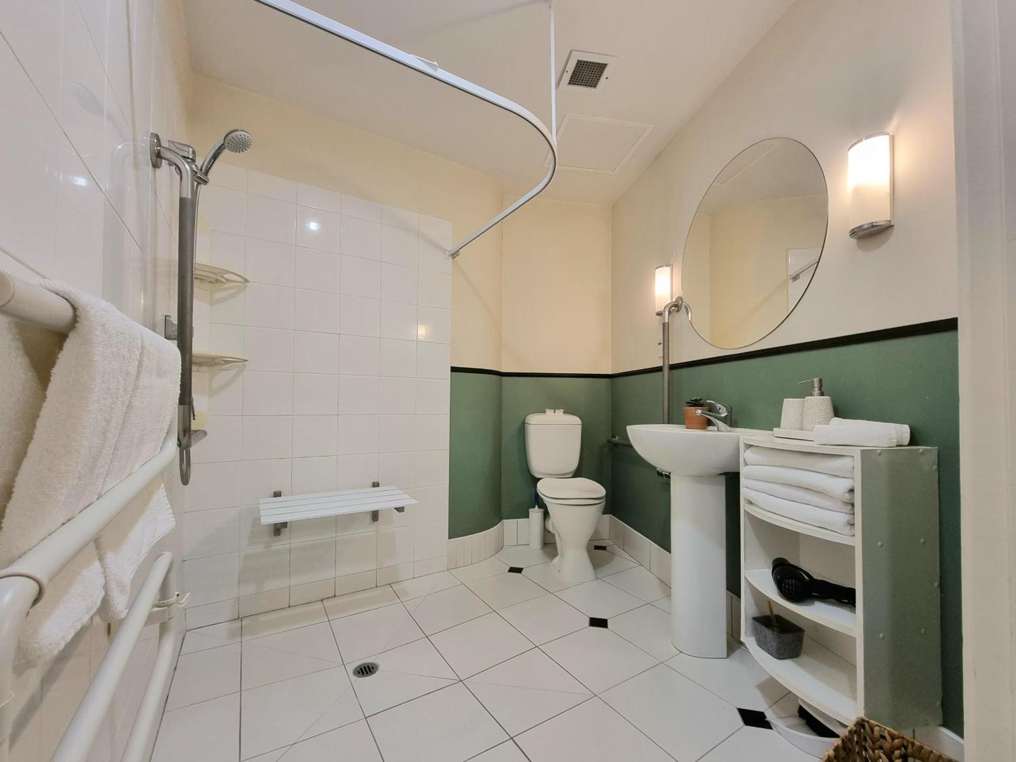 Urban Deco Apartment On Queen Street Auckland Ruang foto