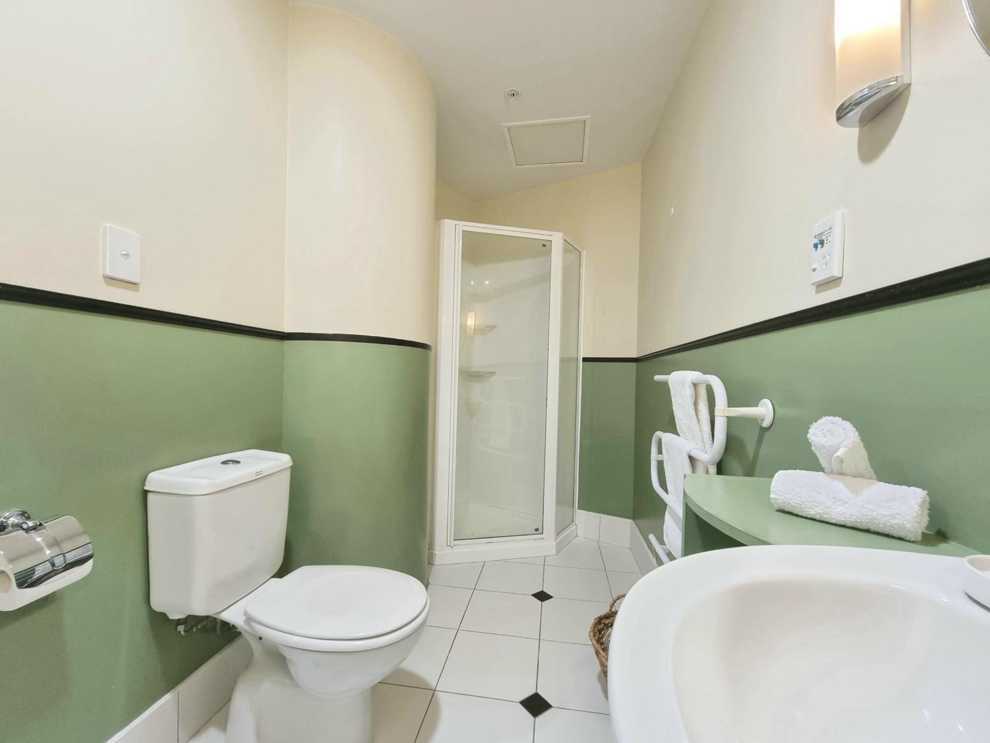 Urban Deco Apartment On Queen Street Auckland Ruang foto