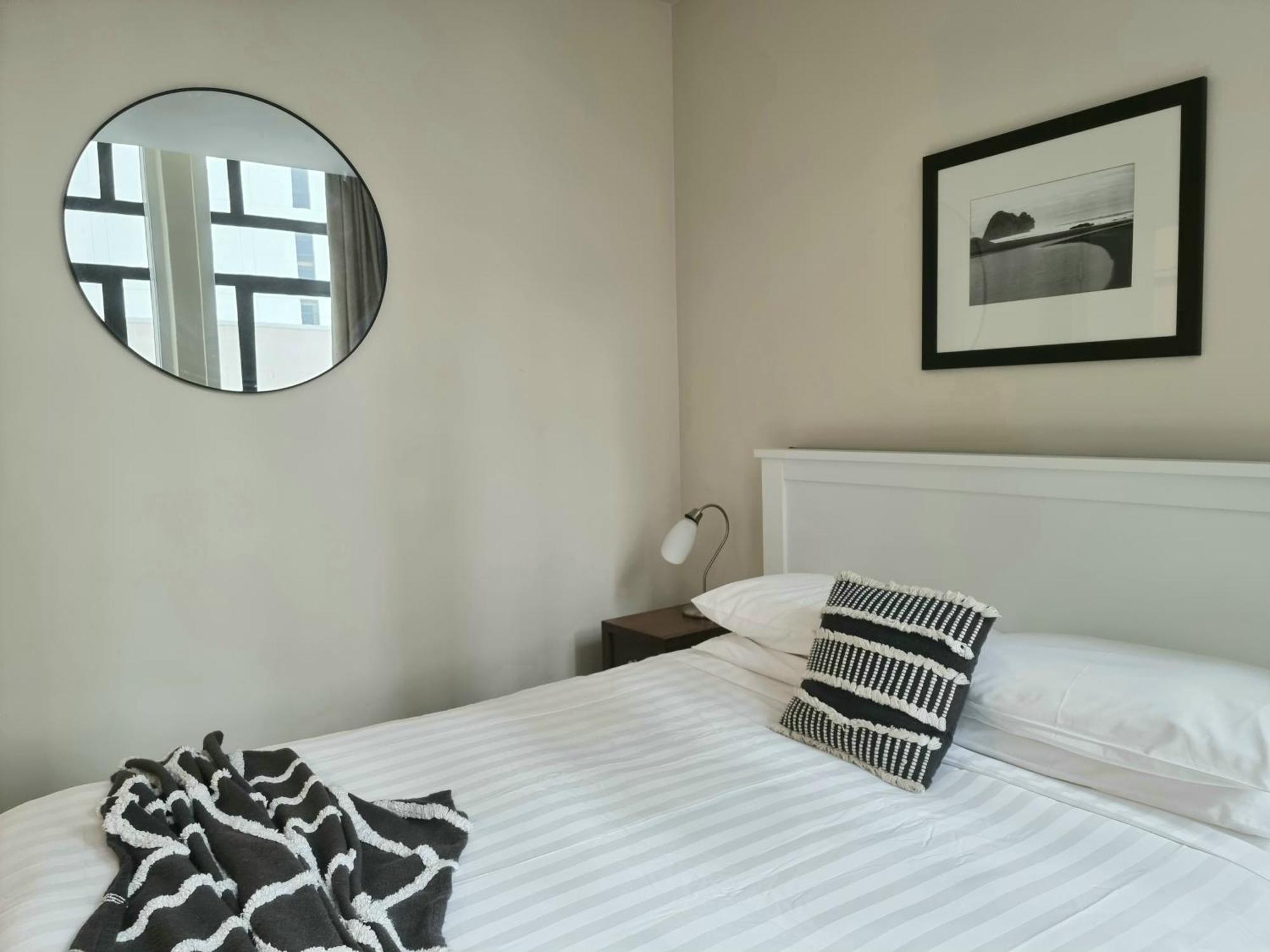 Urban Deco Apartment On Queen Street Auckland Ruang foto