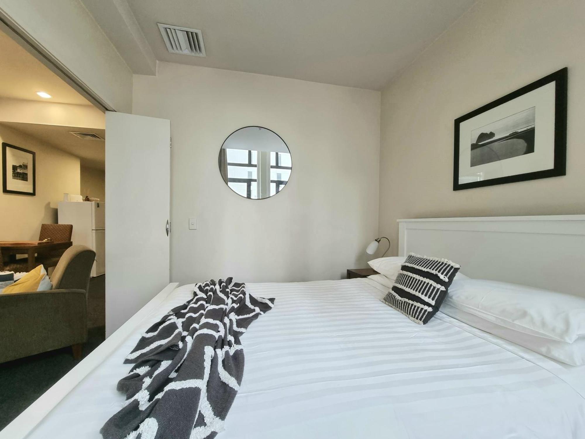Urban Deco Apartment On Queen Street Auckland Ruang foto