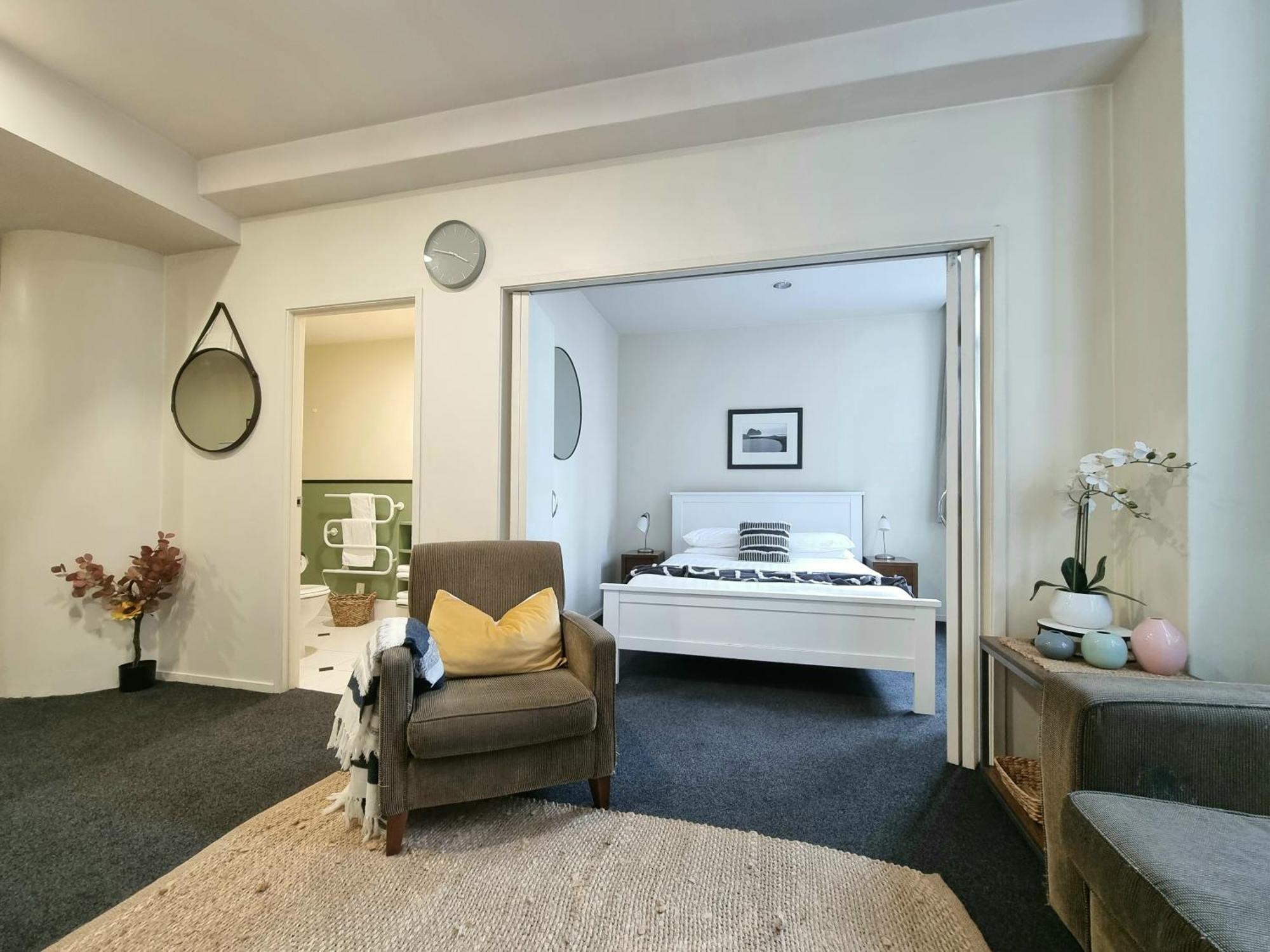 Urban Deco Apartment On Queen Street Auckland Ruang foto