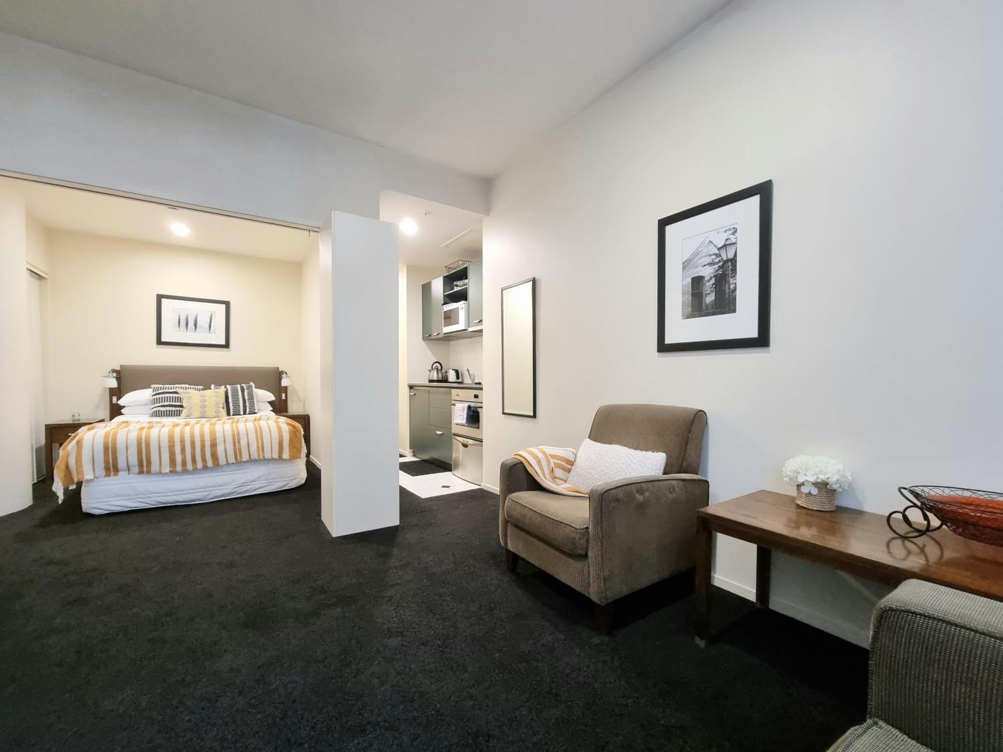 Urban Deco Apartment On Queen Street Auckland Ruang foto